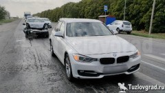 На въезде в Новочеркасск невнимательный водитель врезался в стоящую на светофоре машину