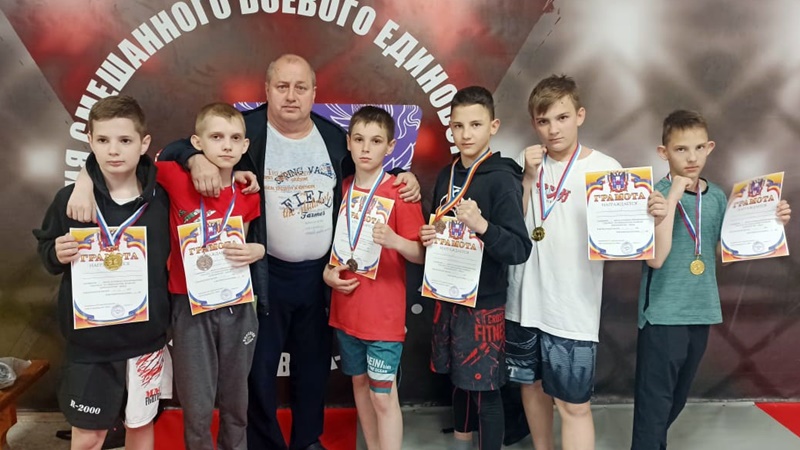 Новочеркасские бойцы выиграли детский турнир по смешанным единоборствам в Ростове