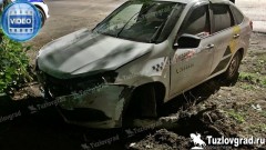 В Новочеркасске ночные покатушки пьяного таксиста закончились переворотом машины, видео