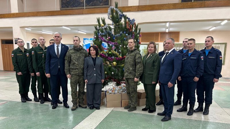 Депутаты Заксобрания Ростовской области приобрели подарки для детей военнослужащих