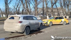 В Новочеркасске таксист заснул за рулем и выехал на полосу встречного движения