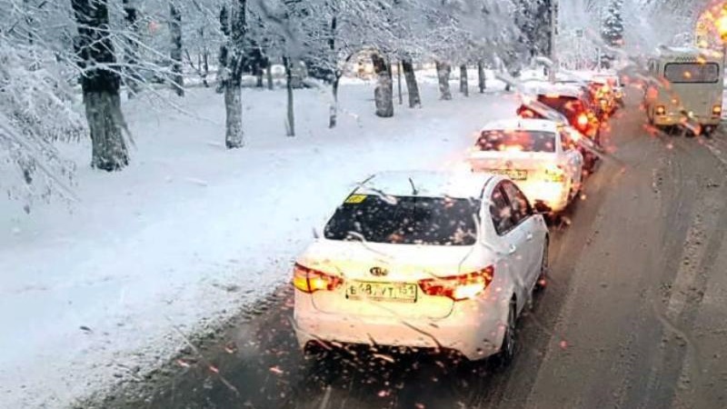 Жителей Новочеркасска попросили соблюдать ПДД и временно не выезжать за пределы города