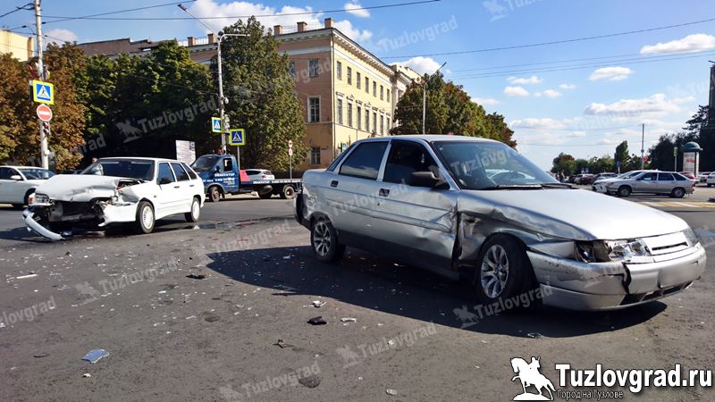 В Новочеркасске в ДТП на перекрестке травмы получили водитель и ребенок