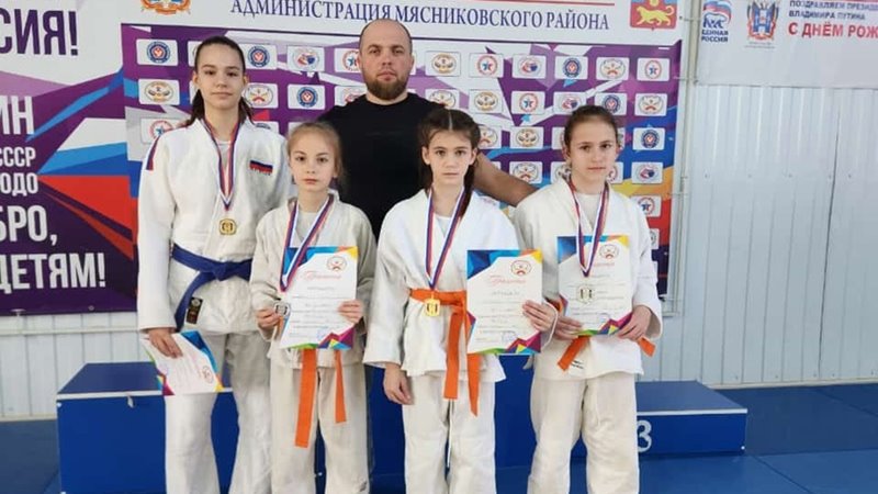 Новочеркасские дзюдоистки успешно выступили на областном турнире