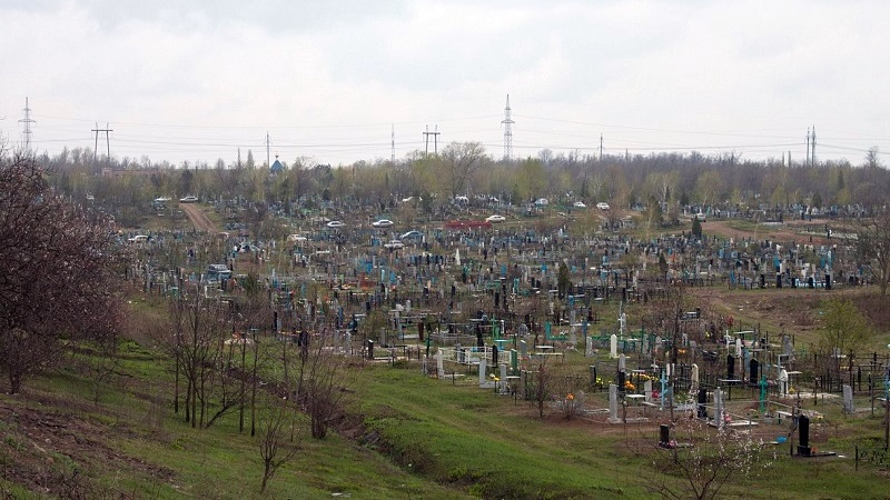 В Новочеркасске началась расчистка кладбищ от мусора