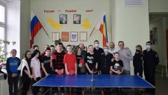 В Новочеркасске полицейские и общественники сыграли в настольный теннис с воспитанниками школы-интерната