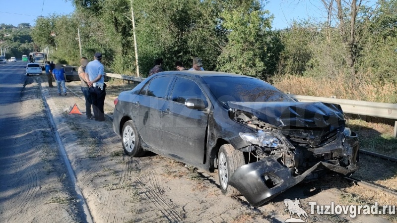 В Новочеркасске водитель иномарки решил развернуться на Герцена и устроил ДТП