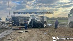 На трассе под Новочеркасском пострадал водитель перевернувшегося тонара с щебнем