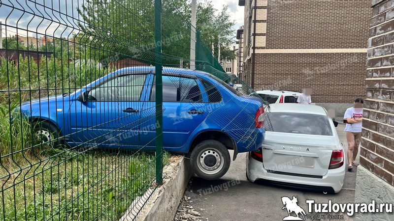 В Новочеркасске на улице Буденновской произошло беспилотное ДТП