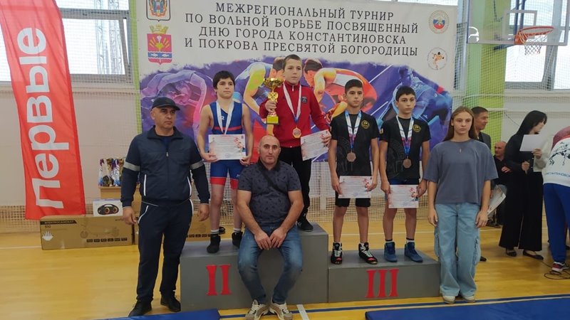 Новочеркасские борцы стали победителями и призерами турнира в Константиновске