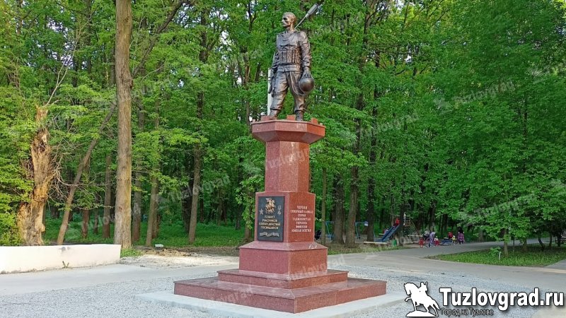 В Новочеркасске в роще «Красная Весна» установили обновленный памятник воинам «горячих точек»
