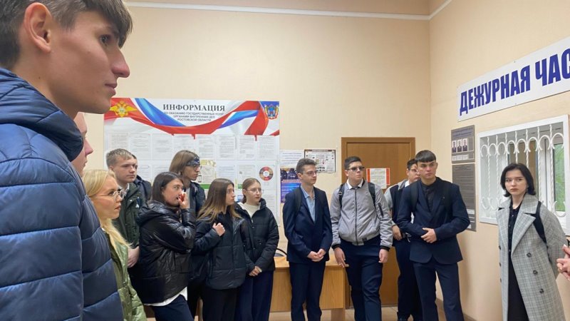 Новочеркасские полицейские провели экскурсию для школьников