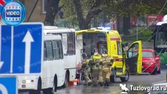 В Новочеркасске водитель автобуса сбил пешехода, двигаясь задом в запрещенном для этого месте, видео
