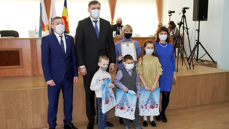 В Новочеркасске наградили победителей конкурса-выставки «Новогоднее настроение»