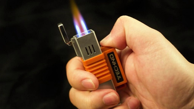 В Ростовской области запретили подросткам покупать газовые зажигалки и баллончики для их заправки