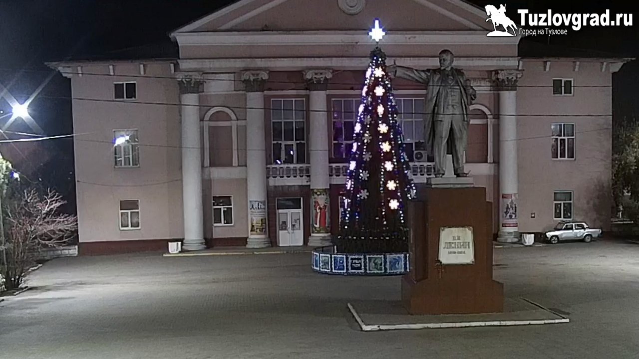 На площади перед ДК Октябрьский в Новочеркасске установят лавочки и урны