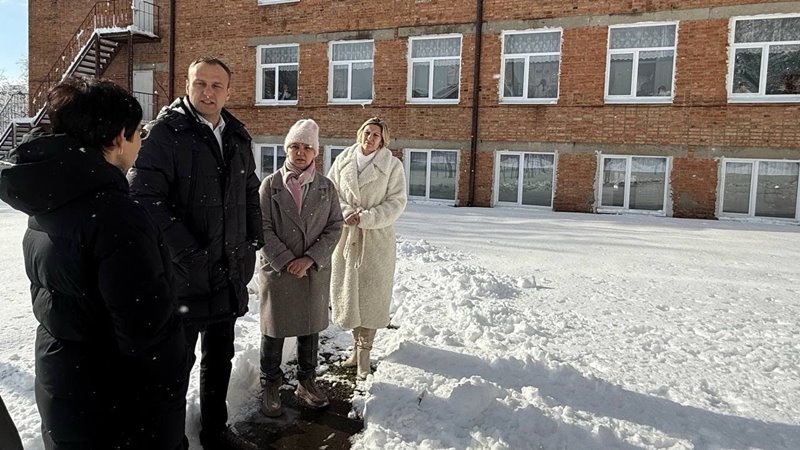 Константин Хмельницкий посетил с проверкой ряд учреждений образования