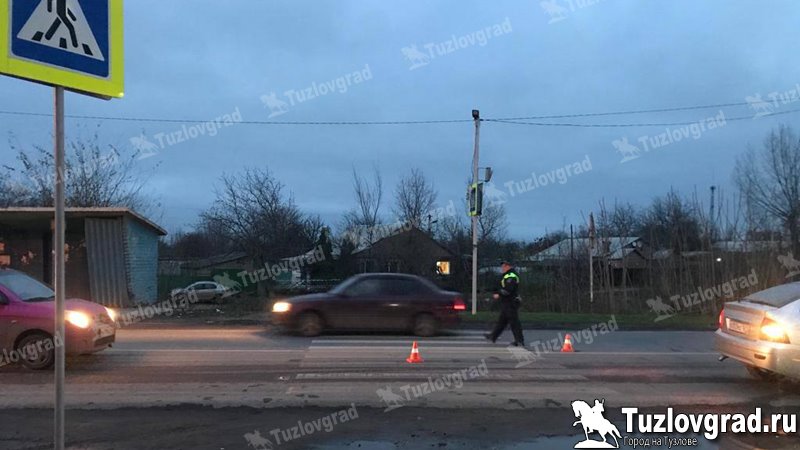 В Кривянской под Новочеркасском несовершеннолетний перебегал дорогу и попал под машину