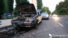 В Новочеркасске невнимательный водитель врезался в припаркованную машину