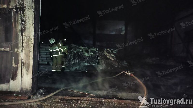 В промзоне под Новочеркасском потушили крупный пожар