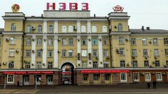 Ни у кого из сотрудников НЭВЗа, контактировавших с заболевшим водителем, коронавирус не обнаружен