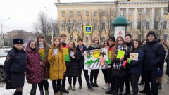 В Новочеркасске сотрудники Госавтоинспекции ведут профилактическую работу с пешеходами