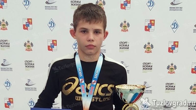 15-летний Артем Петров из Новочеркасска стал КМС по греко-римской борьбе
