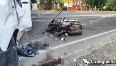На трассе под Новочеркасском мотоциклист врезался в фургон