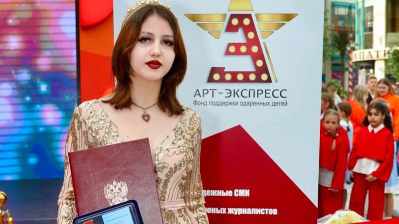 Вокалистка Анастасия Петренко из Новочеркасска награждена орденом «Гордость России»