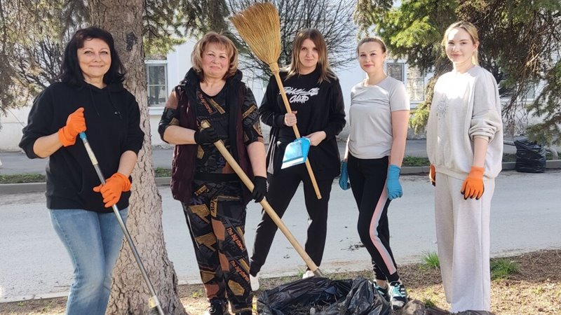 В Новочеркасске продолжается проведение субботников
