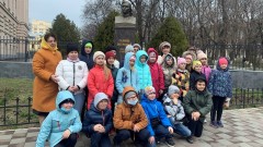 В Новочеркасске ветераны провели памятную экскурсию для школьников