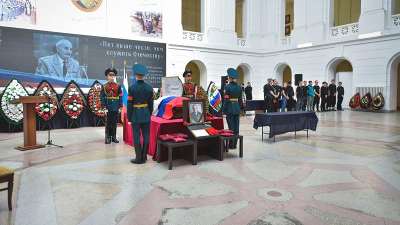 В Новочеркасске проводили в последний путь Героя России Михаила Лабунца