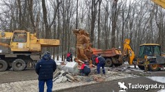 В Новочеркасске прохудившийся канализационный коллектор подмыл землю под памятником воинам-интернационалистам