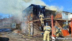 В центре Новочеркасске сгорел дом дореволюционной постройки, видео