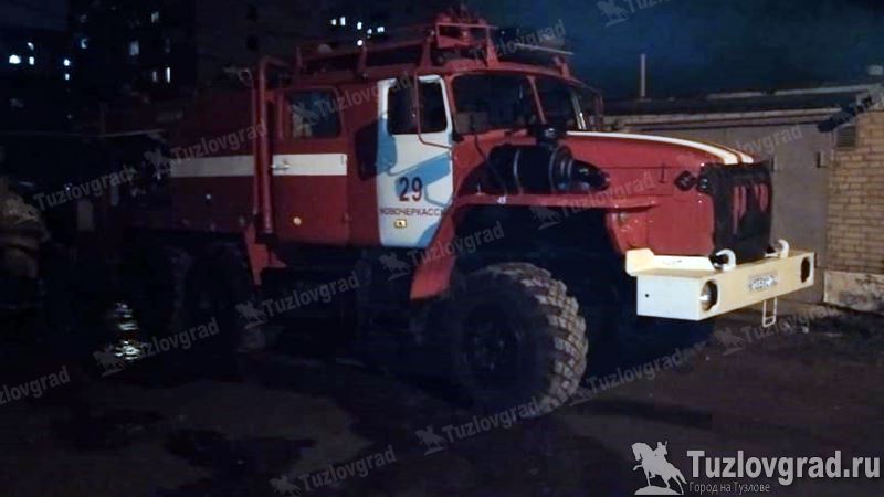 В хуторе Яново-Грушевском под Новочеркасском пожарные спасли человека из горящего дома