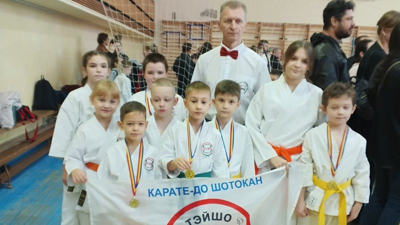 Новочеркасские каратисты успешно выступили на турнире в Ростове
