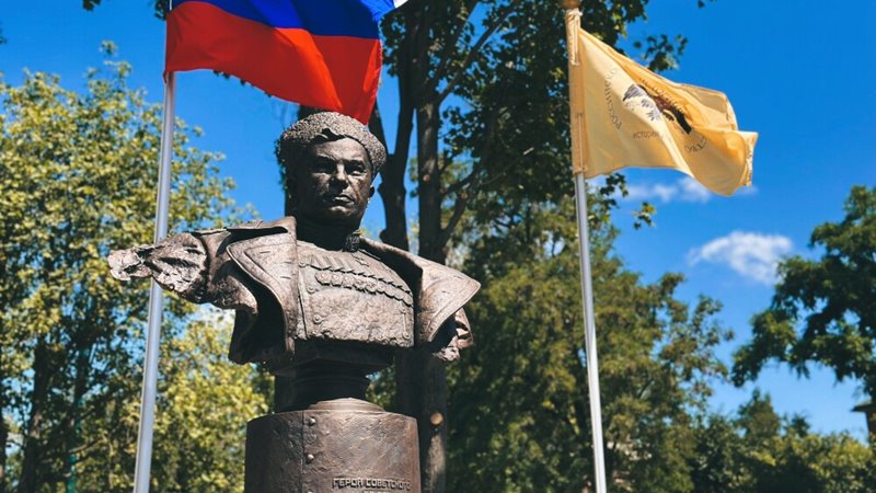 В Новочеркасске открыли памятник Якову Крейзеру