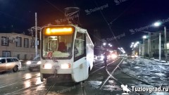 В Новочеркасске трамвай сошел с рельсов и сломал стрелку