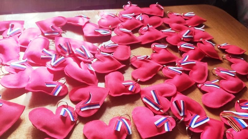 Инвалид-колясочник из Новочеркасска изготавливает для бойцов СВО обереги