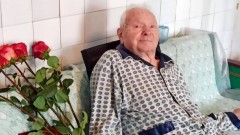 Глава администрации поздравил с праздником ветерана Павла Безуглова, принимавшего участие в освобождении Новочеркасска от фашистов