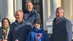 В Новочеркасске накануне Дня народного единства 14-летним гражданам вручили паспорта