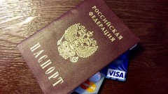 В Новочеркасске женщина украла паспорт с банковской картой у пьяного знакомого, уснувшего на лавочке