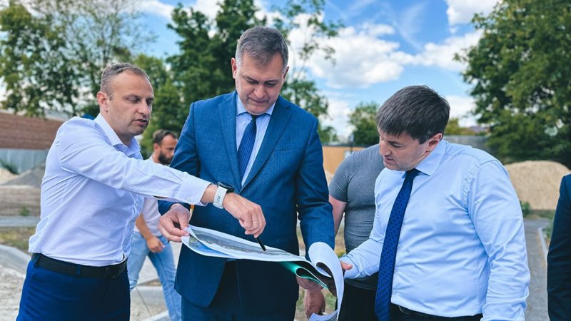 Юрий Лысенко проинспектировал реконструируемые объекты в Новочеркасске