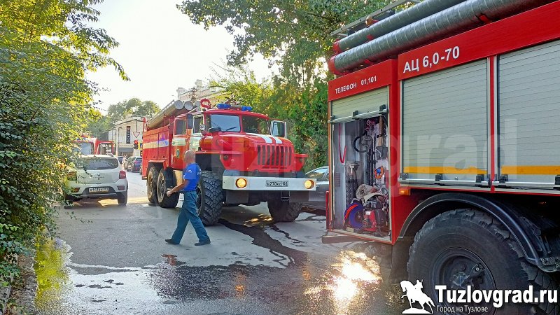 Новочеркасские пожарные предотвратили пожар в учебном заведении