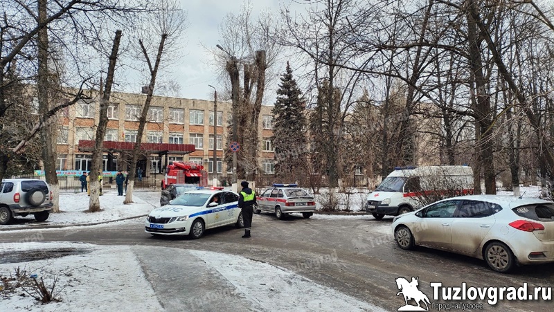В Новочеркасске сотни школьников эвакуировали из-за сообщений о заминировании