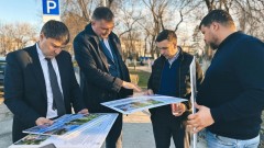 Глава администрации Новочеркасска проинспектировал ход работ по благоустройству проспекта Платовского