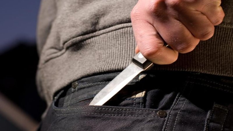 В Новочеркасске подросток напал на двух мужчин с ножом