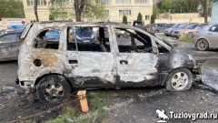 В Новочеркасске на парковке около НЭВЗа сгорела иномарка