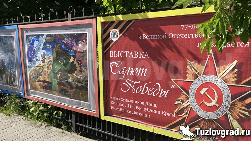В Новочеркасске художники украсили город новыми картинами на тему Победы в ВОВ