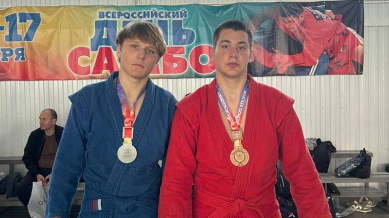 Новочеркасские самбисты успешно выступили на Первенстве области